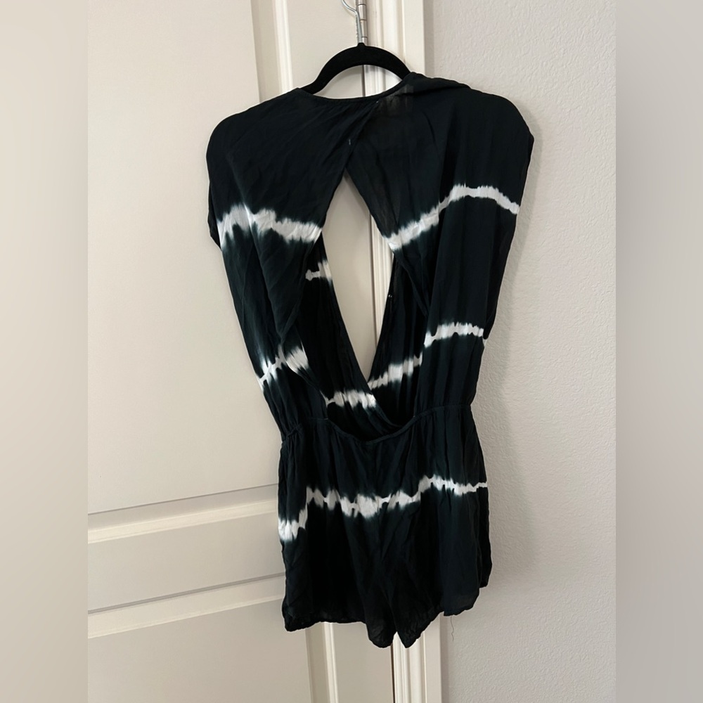Black & White tie dye romper . Open back . So cute 🖤